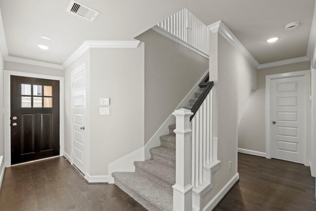 Building Photo - 1916 Huntly Chase Dr