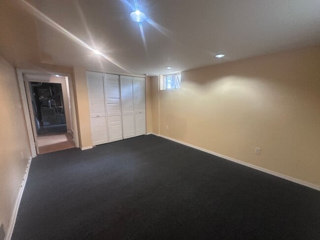 Building Photo - Hikes Point 3+ bedroom home with finished basement and garage