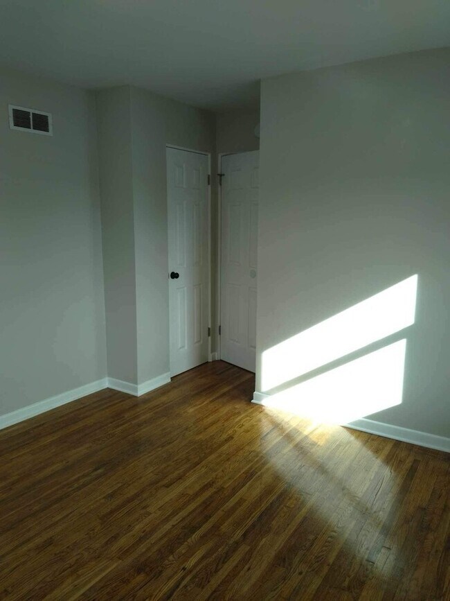 Building Photo - 217 W Cass St