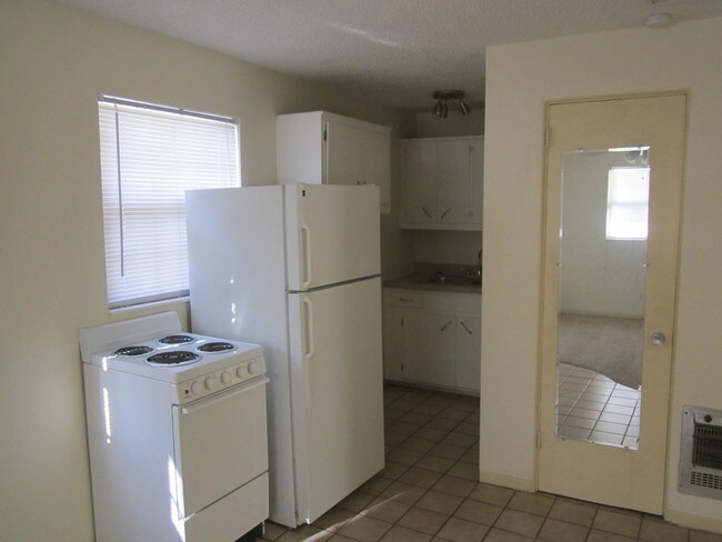 In law suite Kit - 700 31st Ave N