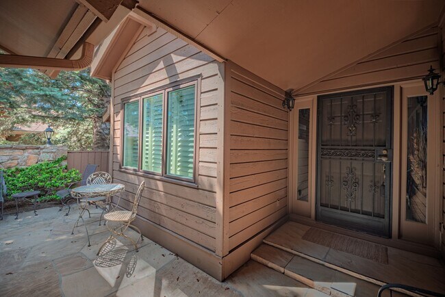 Building Photo - Luxury Living at Camels RIdge