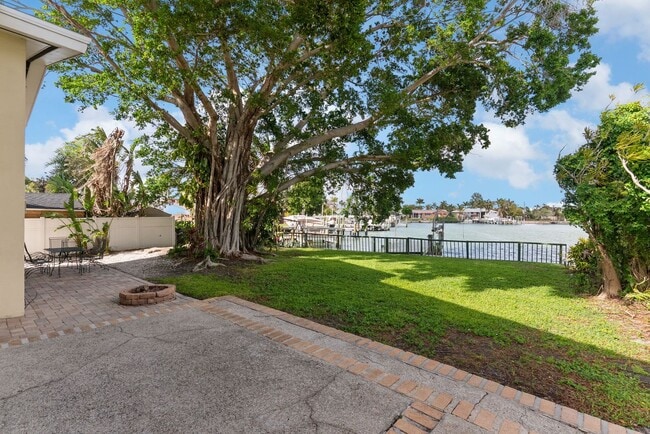 Building Photo - Waterfront 3 Bedroom in Yacht Club Estates