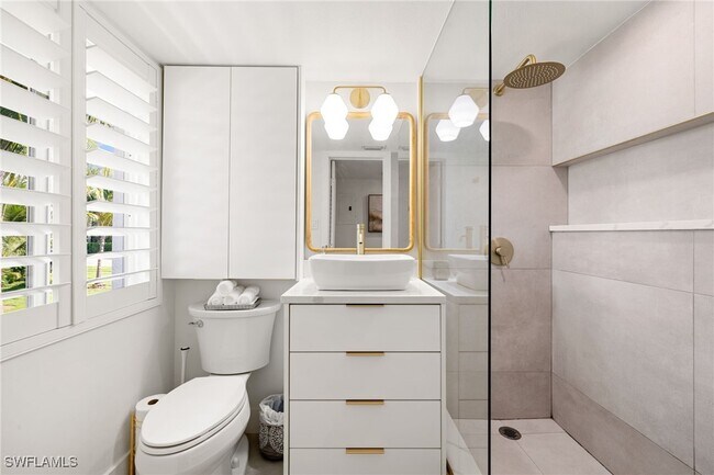 Building Photo - 175 5th Ave S