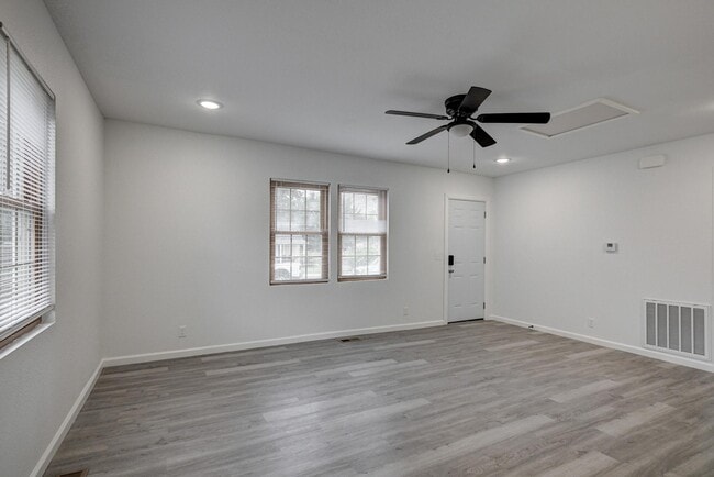 Building Photo - 2123 S Porter Ave