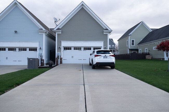 Building Photo - US OPEN Rental: Modernistic townhome close...