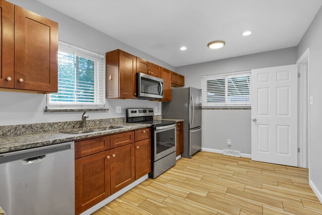 Building Photo - 1230 S Pierce St