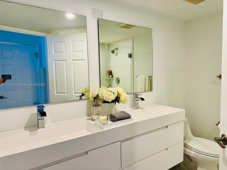 Building Photo - 19101 NE 36th Ct