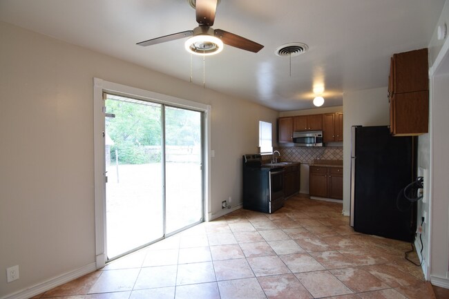 Building Photo - 311 Crockett Dr