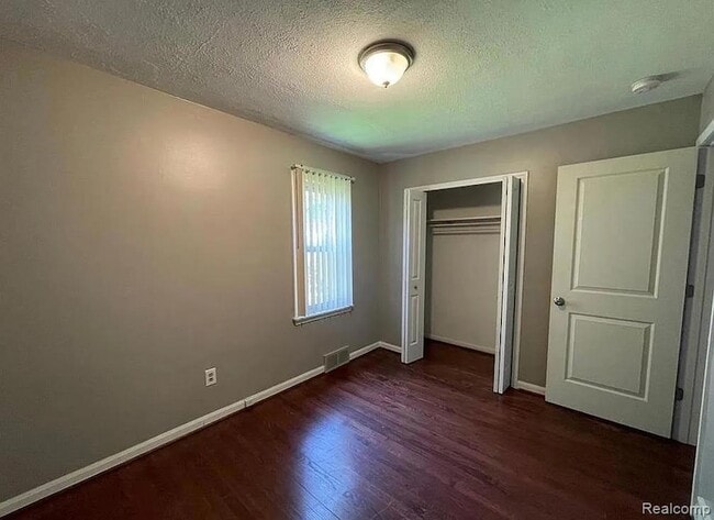 Building Photo - 902 E Windemere Ave