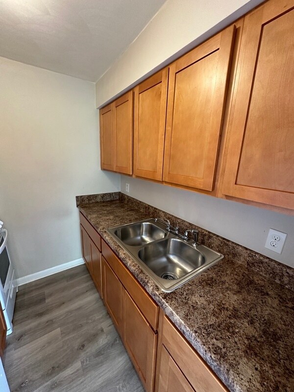 Building Photo - 1063 W 48th St