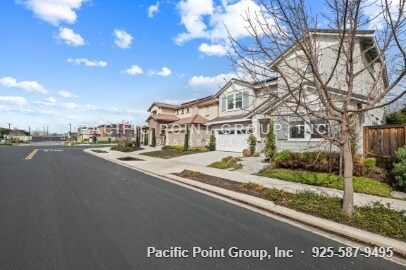 Building Photo - 285 Bear Creek Dr