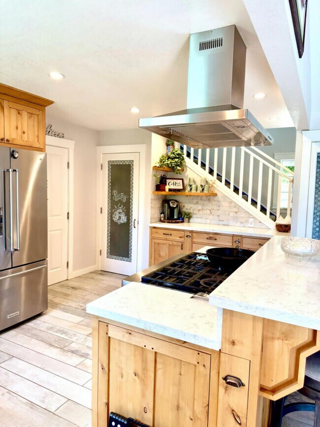 Primary Photo - 224 Cotati Oaks Ct W