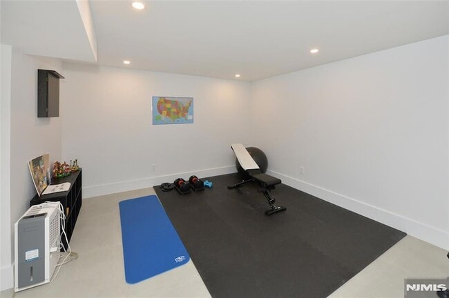 Building Photo - 65 Franklin St