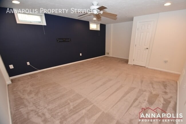 Building Photo - 571 Quaker Ridge Ct