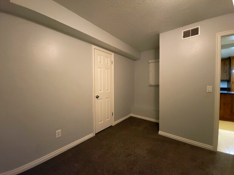 Building Photo - 5614 Meadow Ln