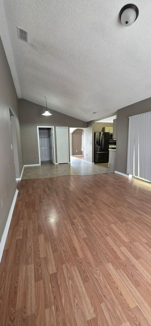 Building Photo - Spacious 3BR Home with Florida Room & Fenced Backyard