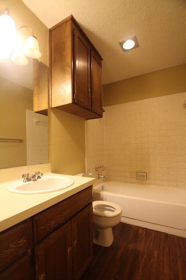 Building Photo - Garrett Duplex 8302/8304