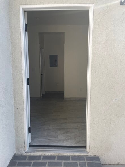 Entrance - 600 W Palmer St