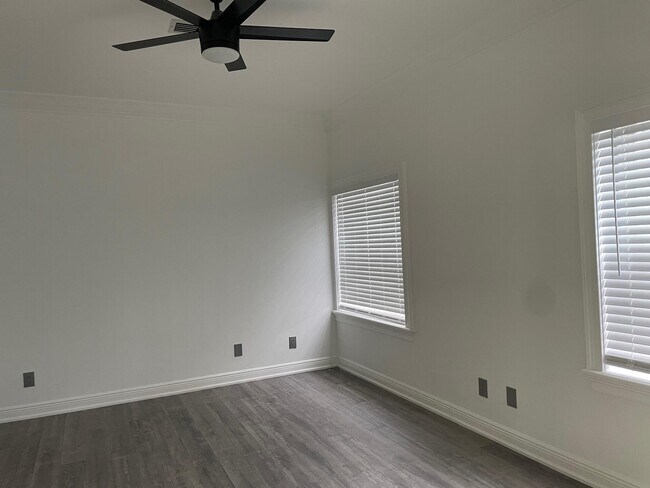 Building Photo - 6264 Lansdowne Cir