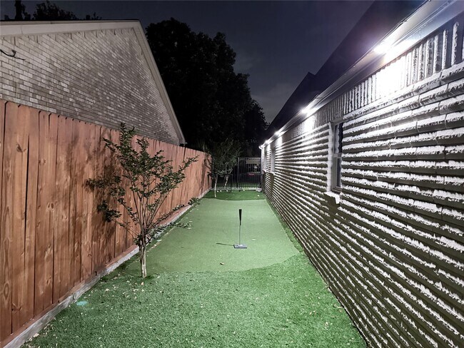 Building Photo - 4012 Chile Dr