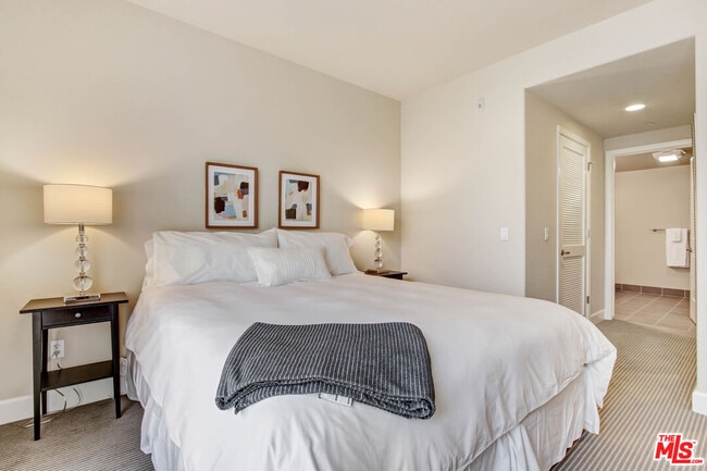 Building Photo - 589 Americana Way