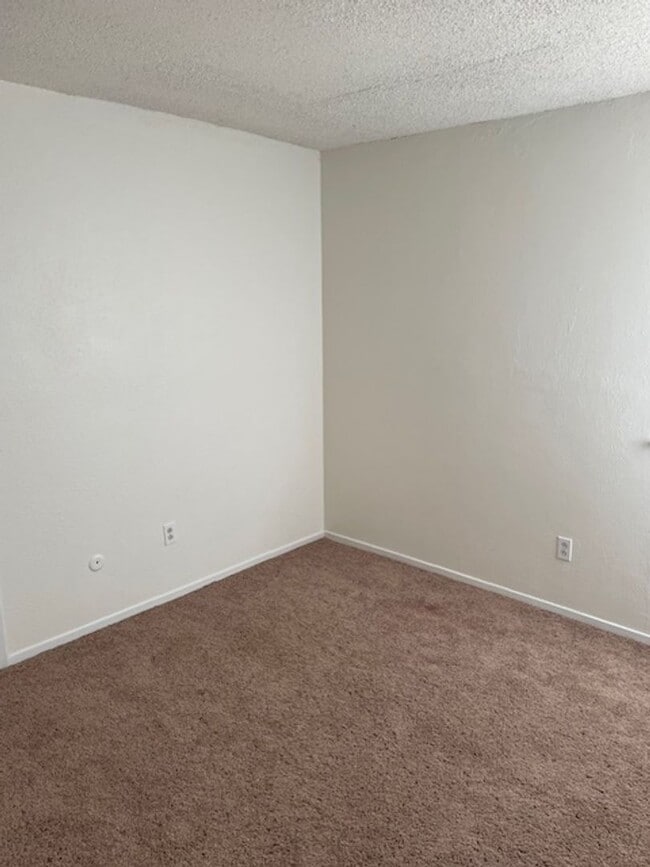 Building Photo - 708 Cooper N Ct