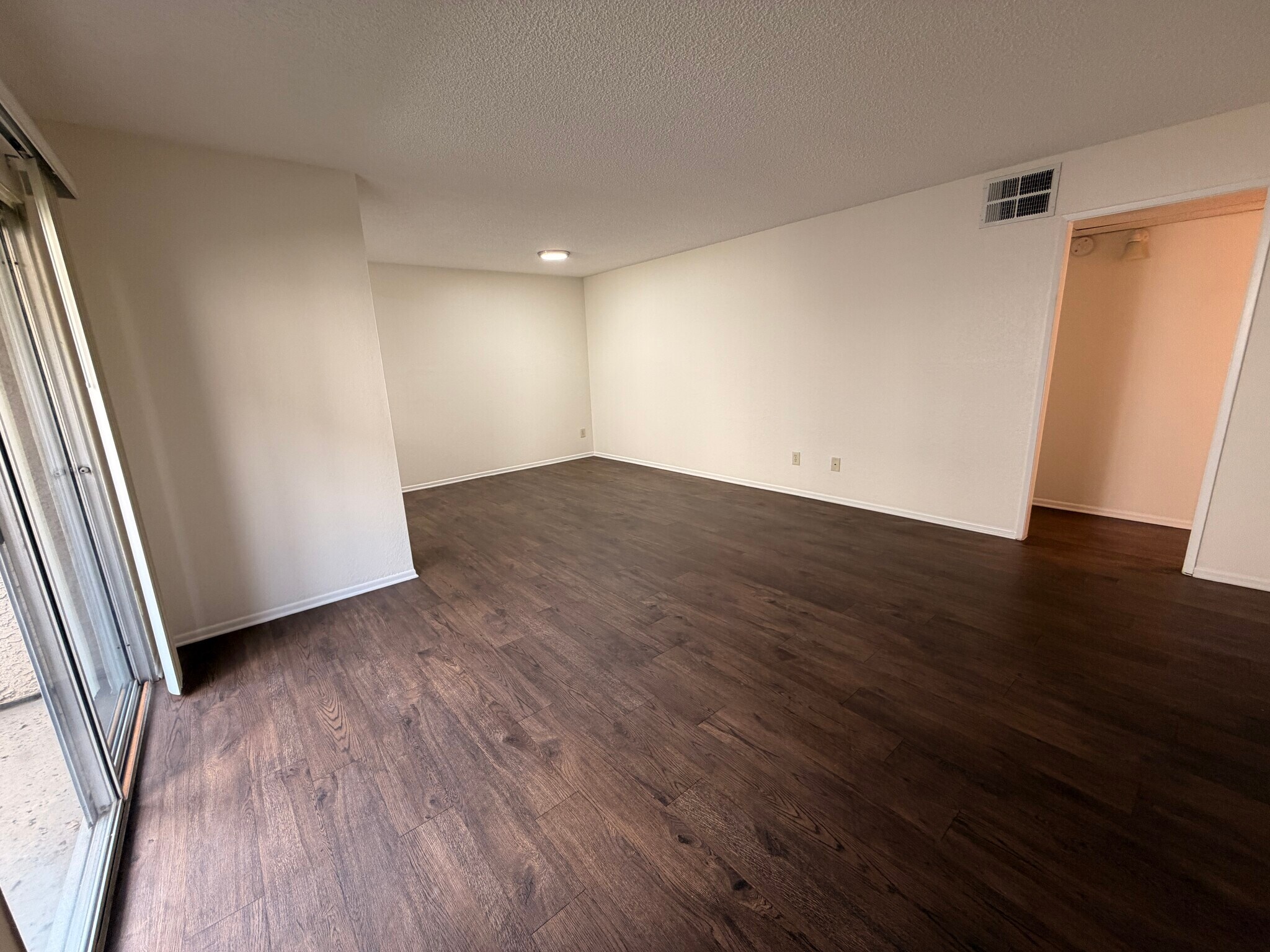 Building Photo - 24851 Walnut St