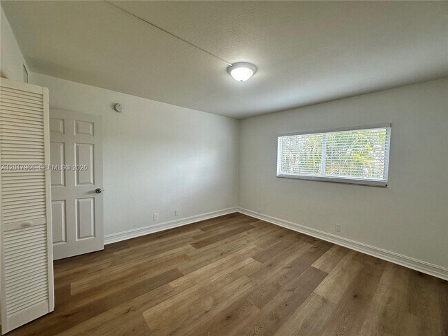 Building Photo - 1400 NE 56th St