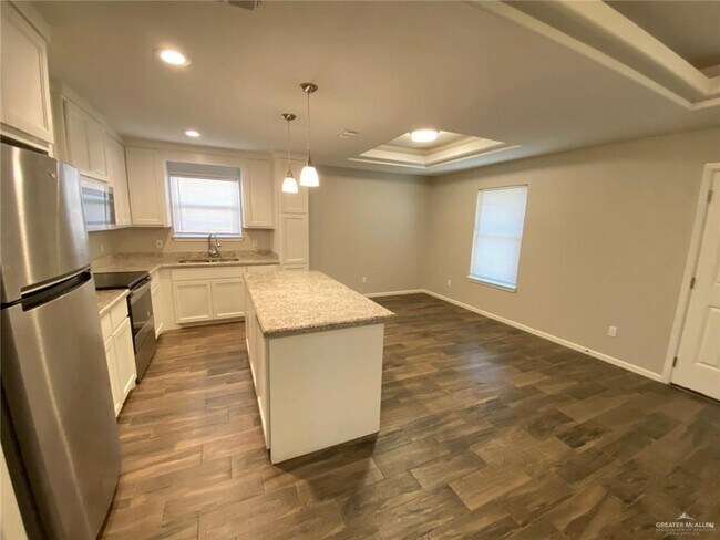 Building Photo - 9 Taxco Ct