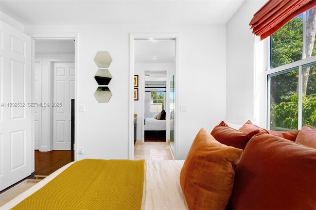 Building Photo - 2143 N Bay Rd