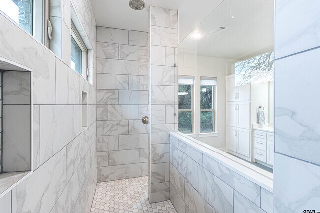 Building Photo - 4218 Hogan Dr