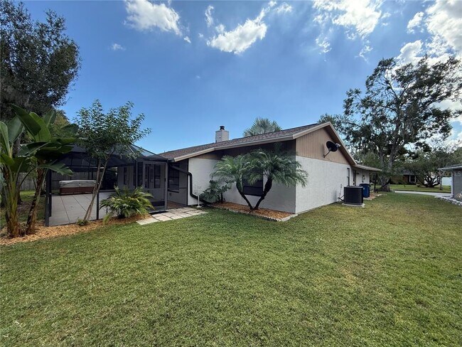 Building Photo - 525 Lakeview Dr