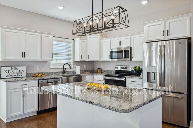 Building Photo - 207 Bedford Ct