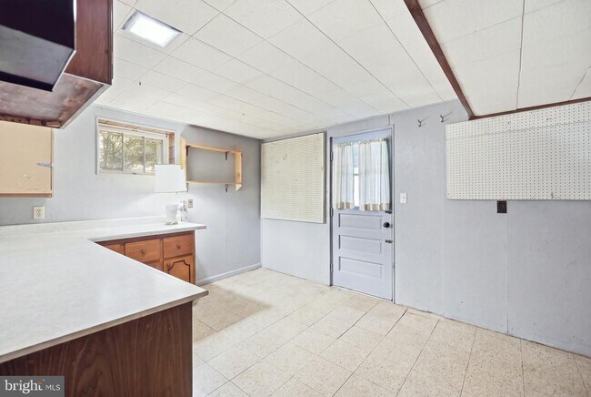 Building Photo - 6605 Grey Fox Dr