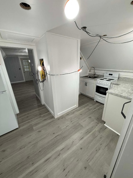 Primary Photo - 168 Elm St