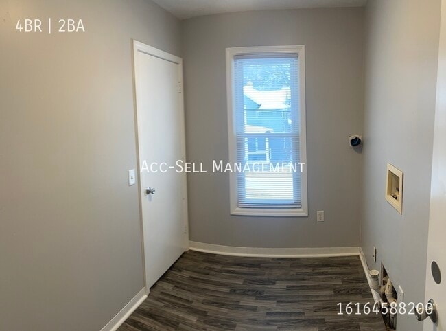 Building Photo - 401 Fernando St NE