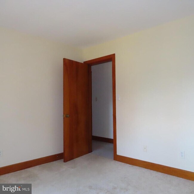 Building Photo - 14109 Buchanan Trail W