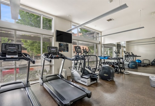 Building Photo - Stunning 1 bed condo in desirable Belltown and Lower Queen Anne! Available 3/7/26!