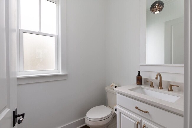 Building Photo - 80 East Royal Fern Way