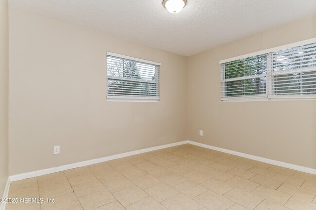 Building Photo - 1146 Busac Ave
