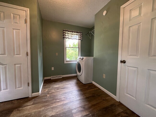 Building Photo - 3 bedroom, 2 bath house in Kingsport