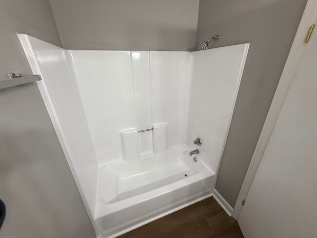 Building Photo - 121 N Brand St