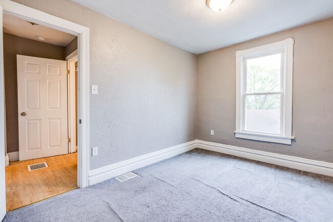 Building Photo - Available MAY 2026  - Private 2 Bedroom Home w/ Large Deck!