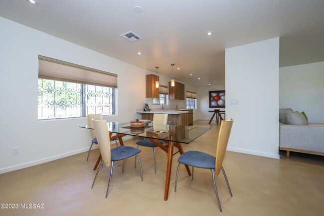 Building Photo - 2791 W Casas Cir