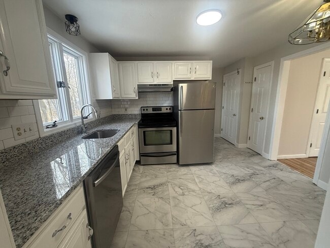 Building Photo - 17 Julian Ln