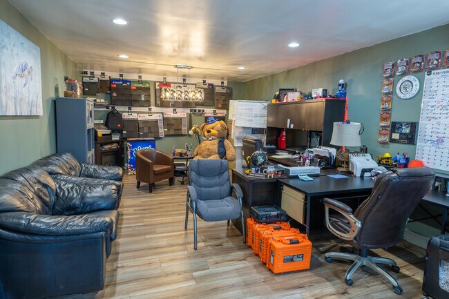 Building Photo - 314 N 2nd St