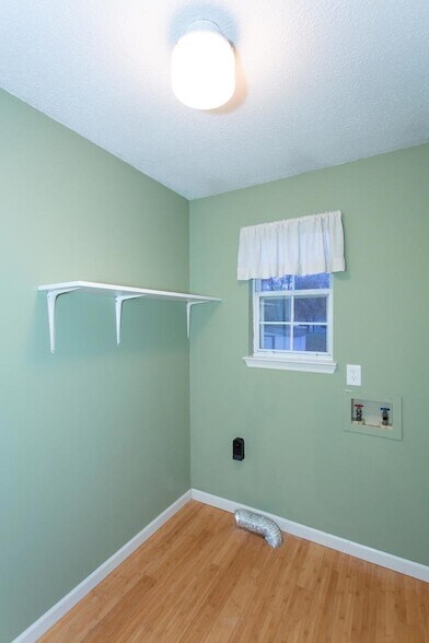 Building Photo - 5609 Landrum Dr
