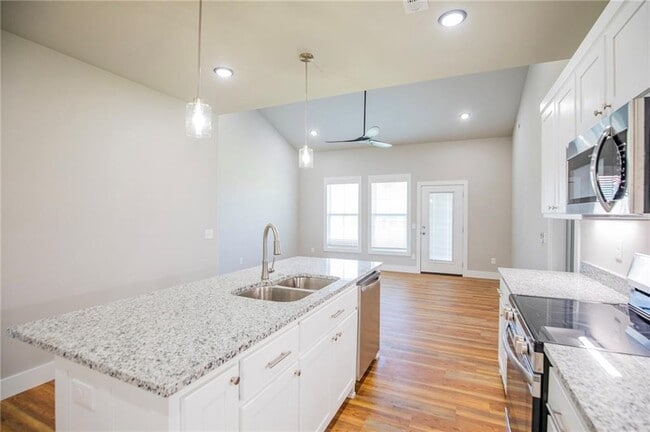 Building Photo - 907 Seaborn Way