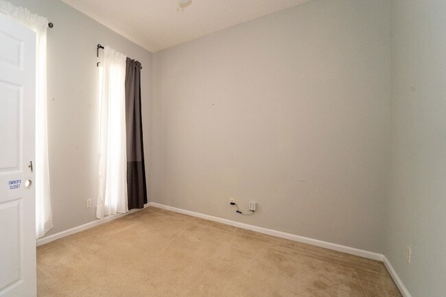 Building Photo - 109 Bilbao Dr