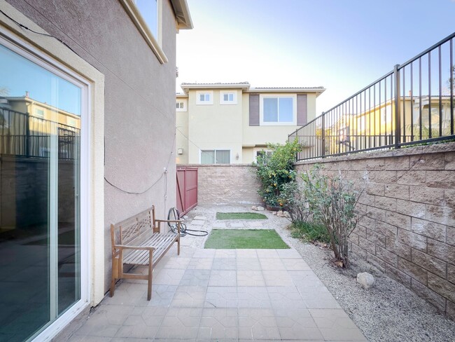 Building Photo - Beautiful 3 Bedroom Murrieta Condo w/ Atta...